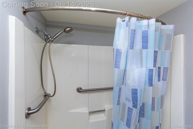 2024 Hamilton Rd Unit 6, Okemos, MI 48864 - full bath with a shower with curtain