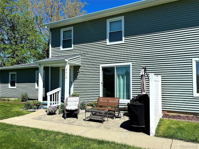 9418 Parkwood Dr N, Davison, MI 48423 - back of house with a patio area