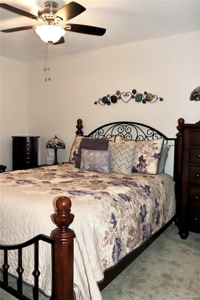 9418 Parkwood Dr N, Davison, MI 48423 - carpeted bedroom with ceiling fan