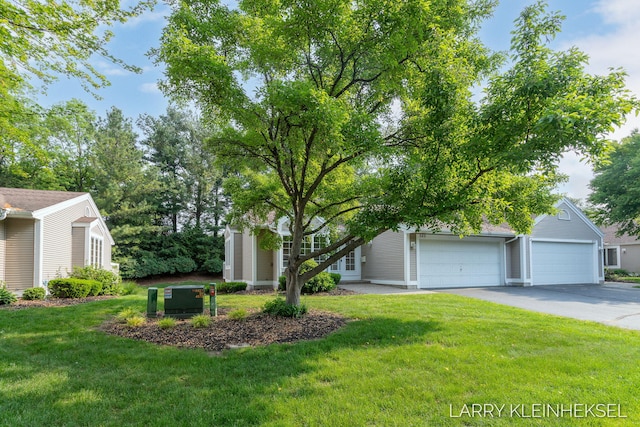 569 Appletree Dr, Holland, MI 49423 - view of front facade with asphalt driveway, a garage, and a front yard