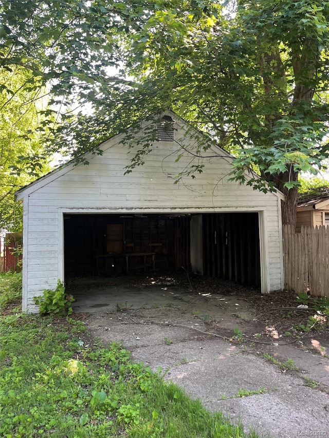 4150 Woodhall St, Detroit, MI 48224 - view of detached garage
