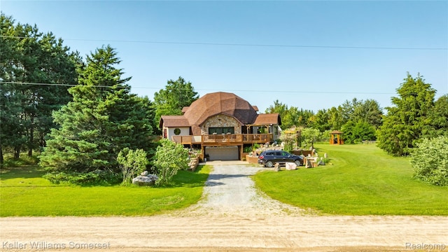 2637 E 7th Rd, Roscommon, MI 48653 - view of front of house with dirt driveway, a front yard, a garage, and view of wooded area