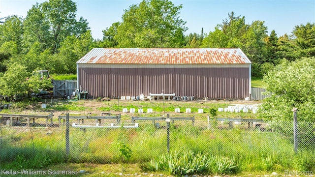 2637 E 7th Rd, Roscommon, MI 48653 - view of yard featuring a pole building and an outdoor structure