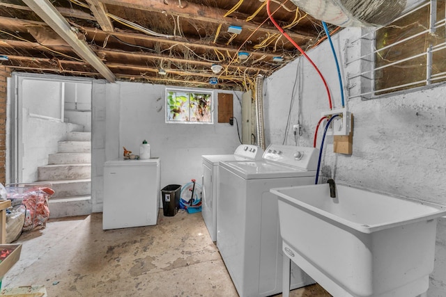 1026 Jennings Ave, Benton Harbor, MI 49022 - laundry room featuring separate washer and dryer
