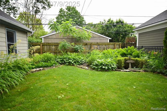 1719 Sycamore Ave, Royal Oak, MI 48073 - view of yard