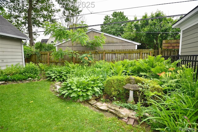 1719 Sycamore Ave, Royal Oak, MI 48073 - view of yard