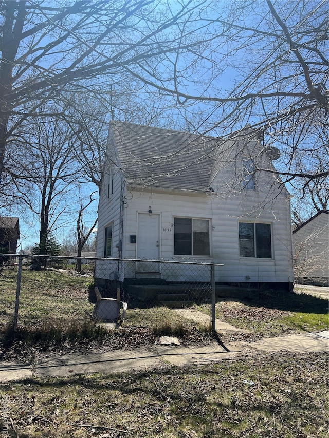 1039 Markham St, Flint, MI 48507 - view of front of home with a fenced front yard and a shingled roof