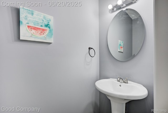 1724 Barrington Ct, Lake Orion, MI 48360 - bathroom with a sink