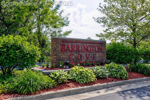 1724 Barrington Ct, Lake Orion, MI 48360 - view of community / neighborhood sign