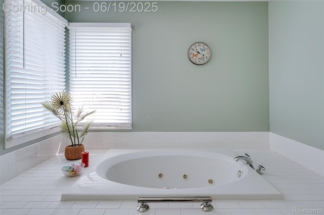 30753 Sunderland Dr, Farmington Hills, MI 48331 - bathroom with a jetted tub