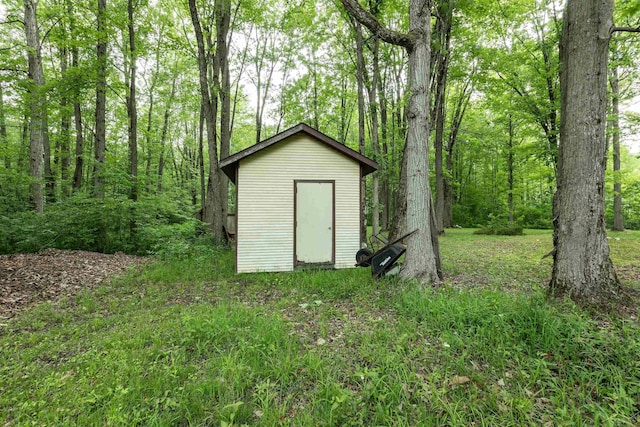 5665 N Sturgeon Rd, Midland, MI 48624 - view of shed featuring a view of trees