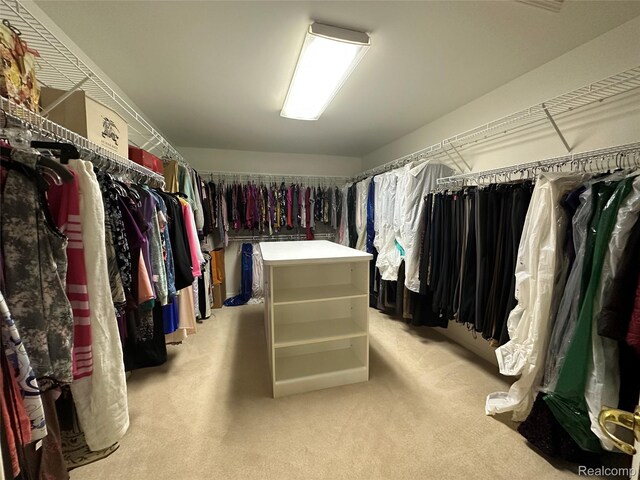 6601PEMBRIDGEHILL Pembridge Hl, West Bloomfield, MI 48322 - spacious closet with light carpet