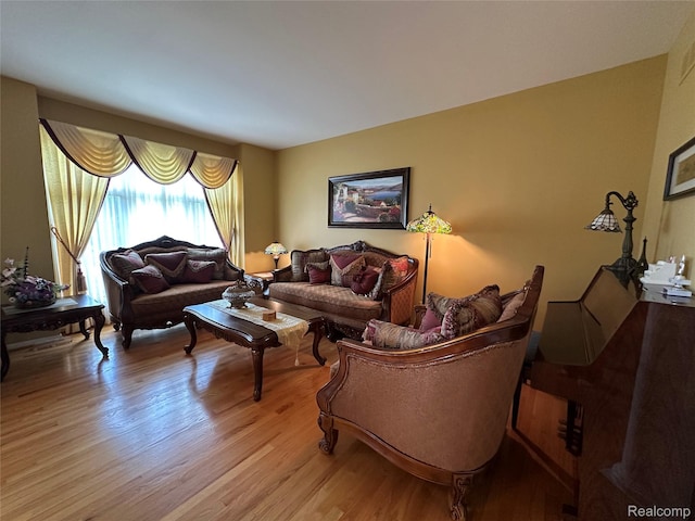 6601PEMBRIDGEHILL Pembridge Hl, West Bloomfield, MI 48322 - living room featuring light wood finished floors