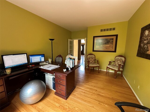 6601PEMBRIDGEHILL Pembridge Hl, West Bloomfield, MI 48322 - home office with light wood finished floors and baseboards