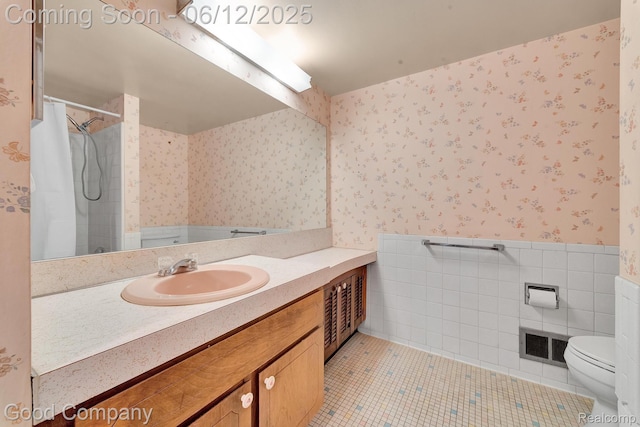 29628 Hoover Rd, Warren, MI 48093 - bathroom with wallpapered walls, vanity, tile patterned flooring, a wainscoted wall, and a shower with curtain