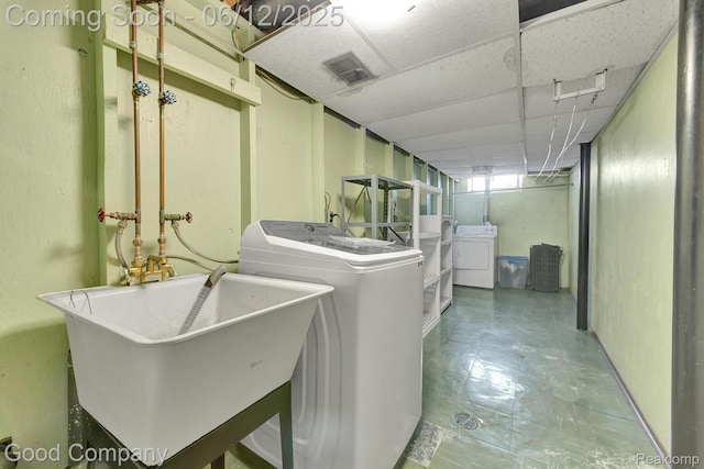 29628 Hoover Rd, Warren, MI 48093 - laundry area featuring washing machine and dryer and tile patterned floors