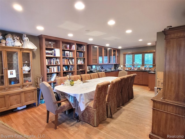 17137 Hilton St, Southfield, MI 48075 - dining room with light wood-style floors and recessed lighting