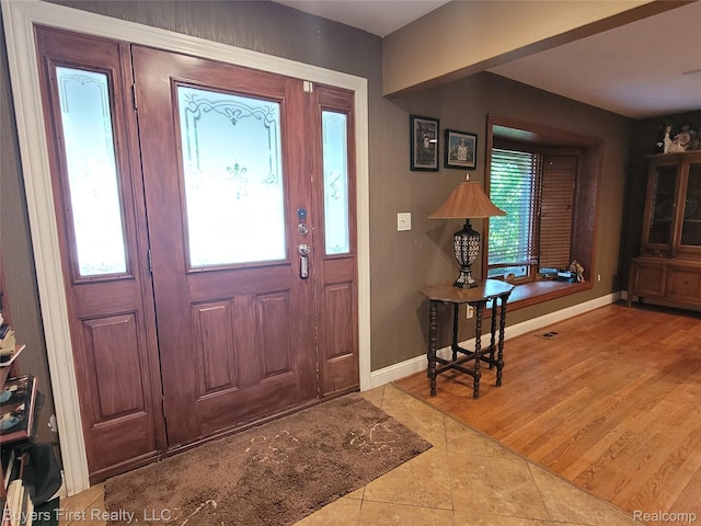 17137 Hilton St, Southfield, MI 48075 - tiled entryway with baseboards
