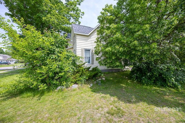 186 N Elm St, Sparta, MI 49345 - view of green lawn