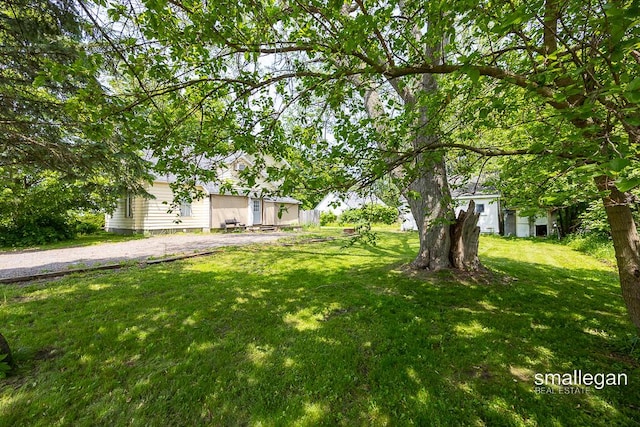 186 N Elm St, Sparta, MI 49345 - view of front of home featuring a front yard