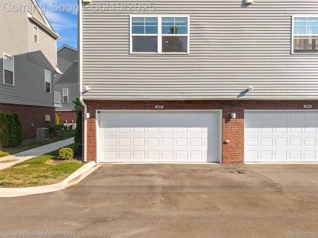 3947 Trailwaycommons Cir, Auburn Hills, MI 48326 - garage with driveway