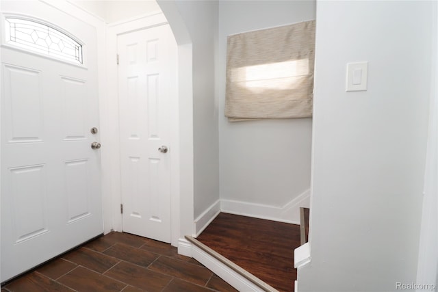 7524 Williamson St, Dearborn, MI 48126 - foyer with arched walkways and wood finish floors