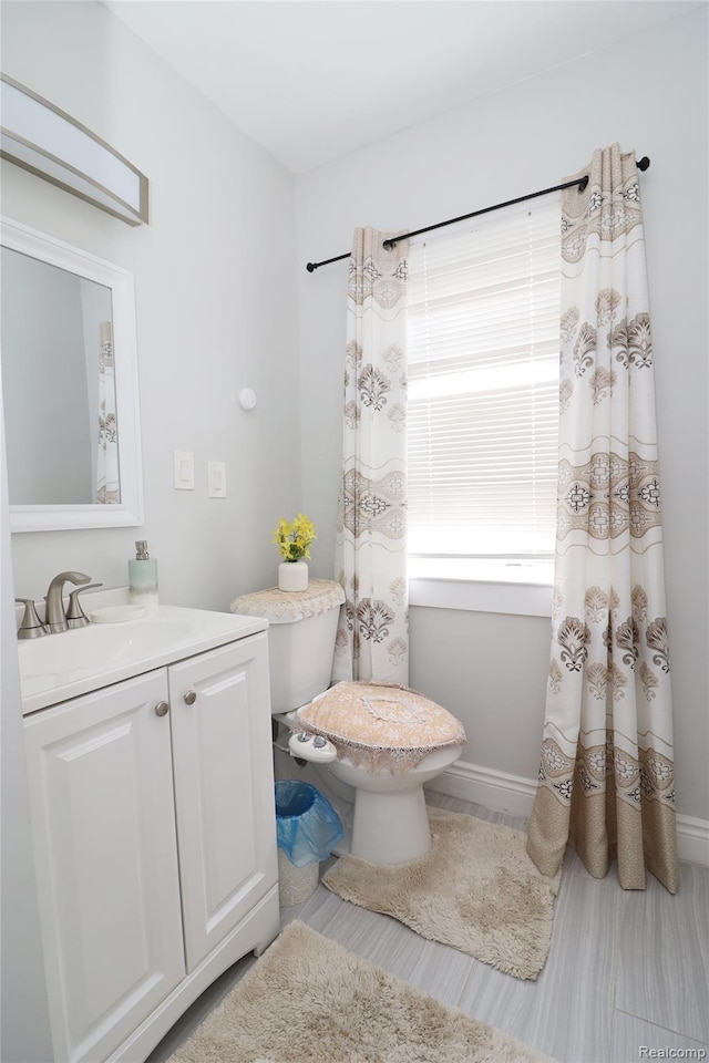 7524 Williamson St, Dearborn, MI 48126 - bathroom with vanity and toilet