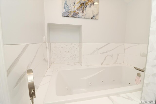 7524 Williamson St, Dearborn, MI 48126 - bathroom with a tub with jets