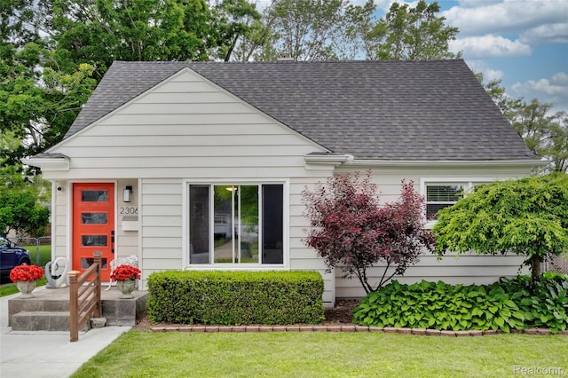 23069 Violet St, Farmington, MI 48336 - view of front of property with roof with shingles and a front lawn