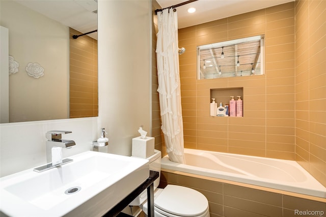 23069 Violet St, Farmington, MI 48336 - bathroom featuring tiled shower / bath, vanity, and recessed lighting