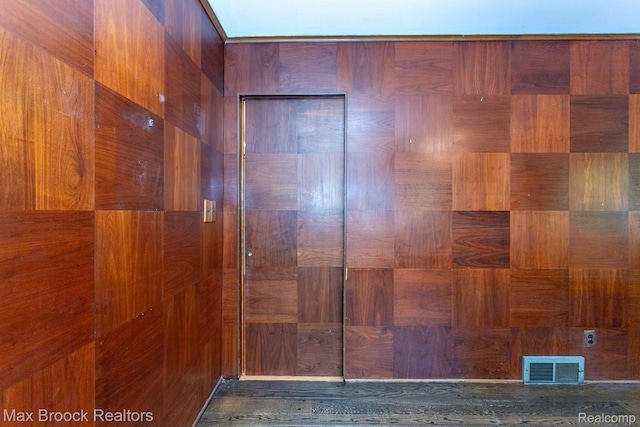 25695 York Rd, Royal Oak, MI 48067 - detailed view of a sauna