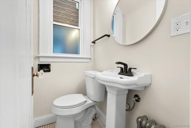 16525 Roselawn St, Detroit, MI 48221 - bathroom featuring baseboards and toilet