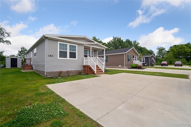 6464 Prince, Fenton, MI 48430 - manufactured / mobile home with a front yard, driveway, and covered porch