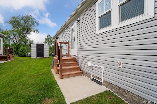 6464 Prince, Fenton, MI 48430 - view of green lawn featuring a patio area
