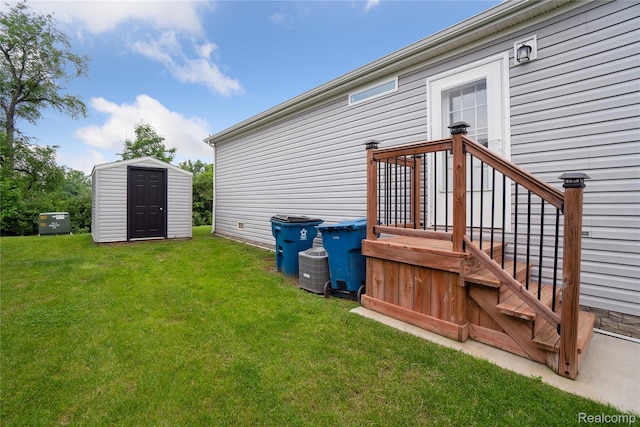 6464 Prince, Fenton, MI 48430 - back of property with a yard