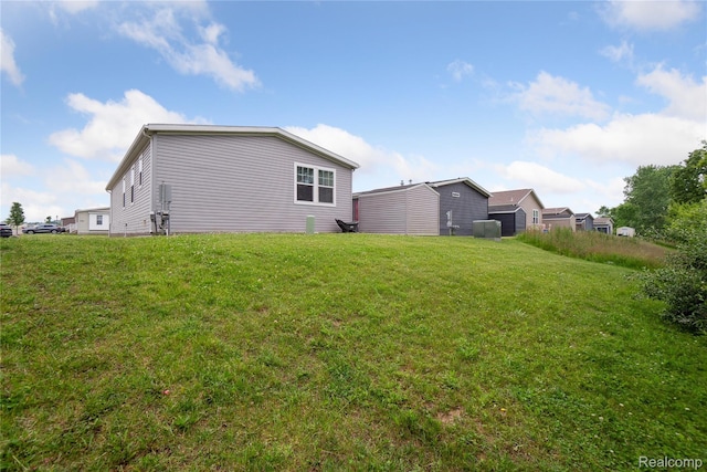 6464 Prince, Fenton, MI 48430 - rear view of house with a yard