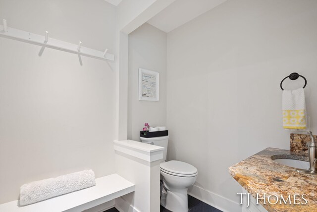 2605 Shadowbrook Dr SE, Grand Rapids, MI 49546 - half bath featuring a sink, baseboards, and toilet
