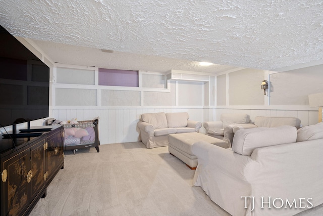 2605 Shadowbrook Dr SE, Grand Rapids, MI 49546 - living area featuring a textured ceiling, carpet flooring, and wainscoting