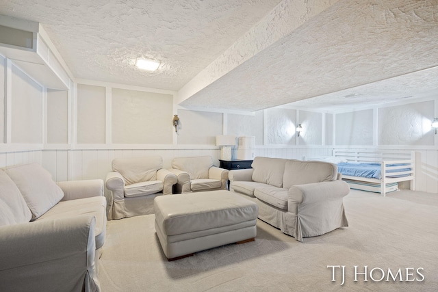 2605 Shadowbrook Dr SE, Grand Rapids, MI 49546 - carpeted living room featuring a textured ceiling and a decorative wall