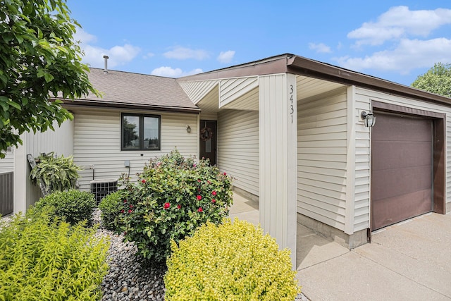 3431 Brookview Ct, Hudsonville, MI 49426 - view of front of house with an attached garage and central AC unit