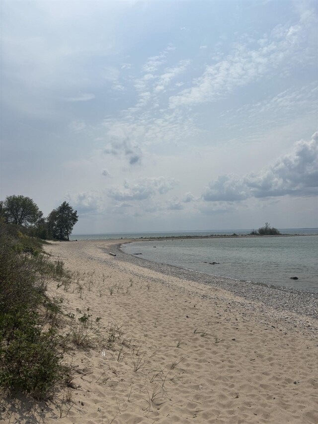 474 Lake Shore Dr, Charlevoix, MI 49720