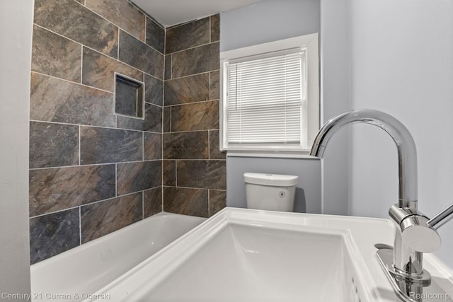 2633 Monterey St, Detroit, MI 48206 - bathroom featuring toilet and bathing tub / shower combination