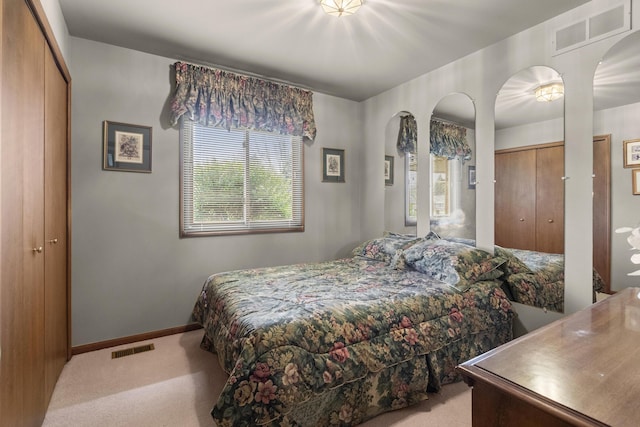 47545 Andrea Ct, Michigan, MI 48315 - carpeted bedroom with arched walkways and baseboards