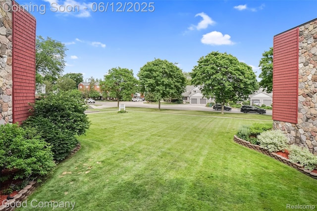 4345 Crooks Rd Unit 24, Royal Oak, MI 48073 - view of green lawn