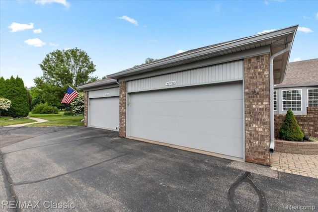 48728 Sundance Ct, Shelby Twp, MI 48315 - garage with asphalt driveway