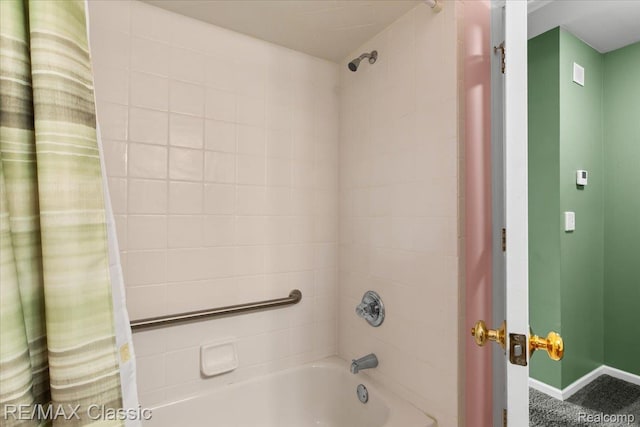 48728 Sundance Ct, Shelby Twp, MI 48315 - full bath featuring shower / bath combination with curtain and baseboards