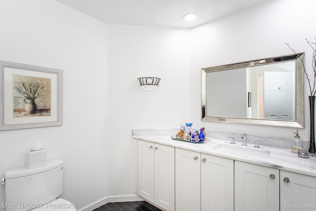 6524 Pleasant Lake Ct, West Bloomfield, MI 48322 - bathroom with vanity and toilet