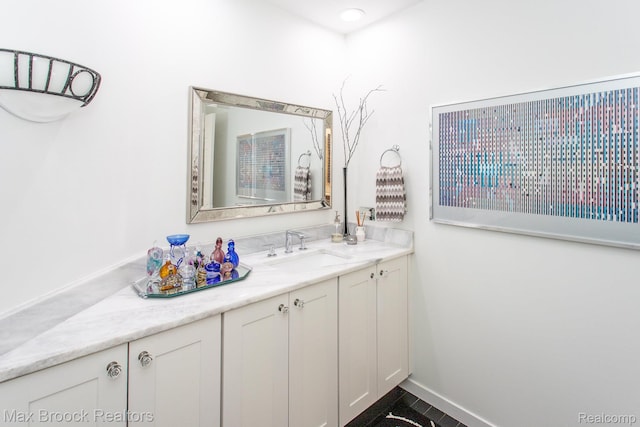 6524 Pleasant Lake Ct, West Bloomfield, MI 48322 - bathroom featuring vanity and baseboards