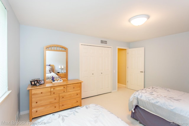 6524 Pleasant Lake Ct, West Bloomfield, MI 48322 - bedroom featuring light carpet and a closet