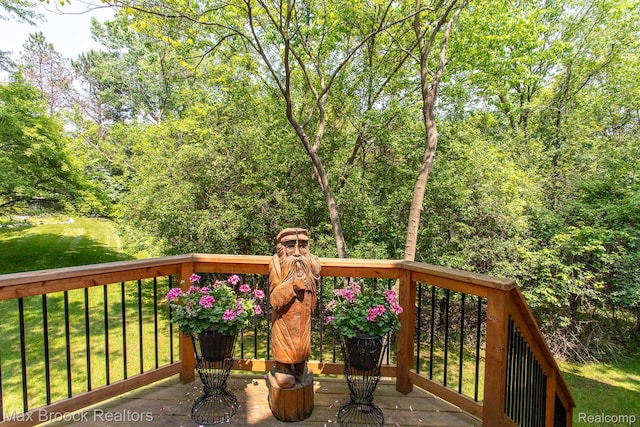 6524 Pleasant Lake Ct, West Bloomfield, MI 48322 - deck featuring a yard